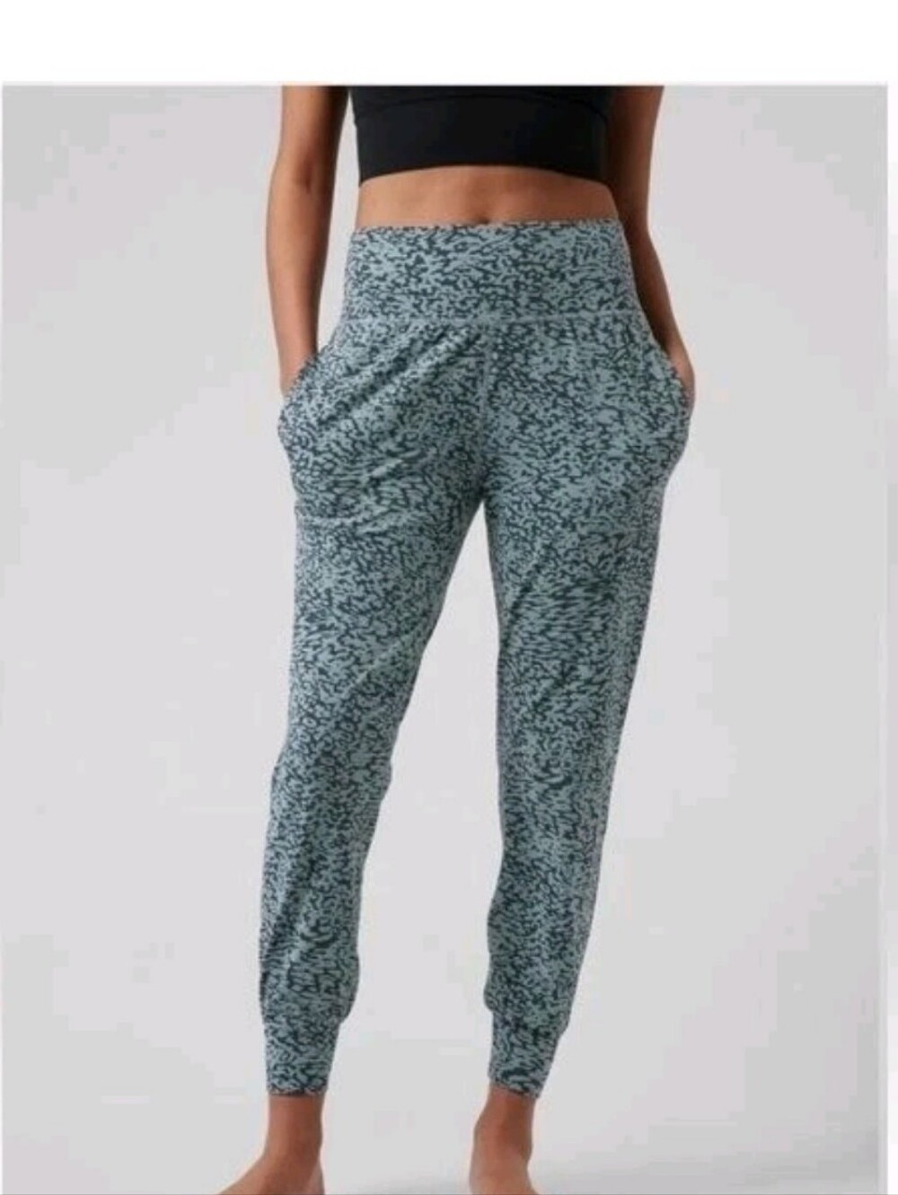 Athleta Women's Salutation Jogger Size Small Ocelot Spot Athletic Yoga